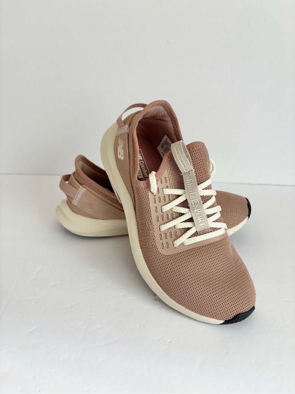 New Balance Dynasoft Nergize Sport Size 7.5 NWOT Sneakers walking shoes